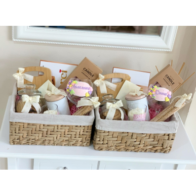 Подаръчна кошница с чаша за вино 