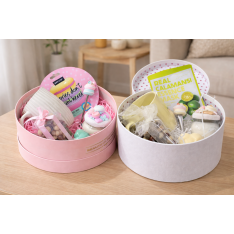 Подаръчна кутия с чаша и лъжичка с макарони 