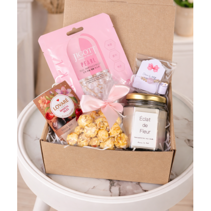 Подаръчен сет със свещ и маска за лице 