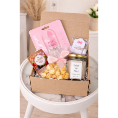 Подаръчен сет със свещ и маска за лице 