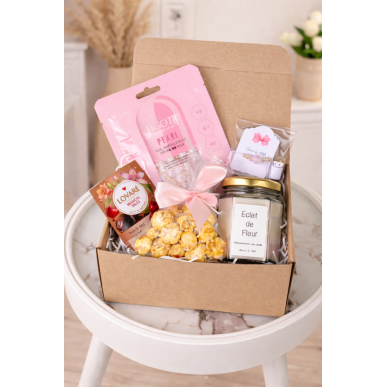 Подаръчен сет със свещ и маска за лице 