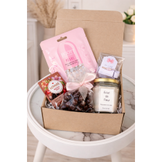 Подаръчен сет със свещ и маска за лице 