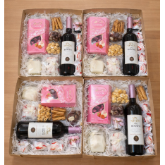 Кутия с вино, бонбони и свещ