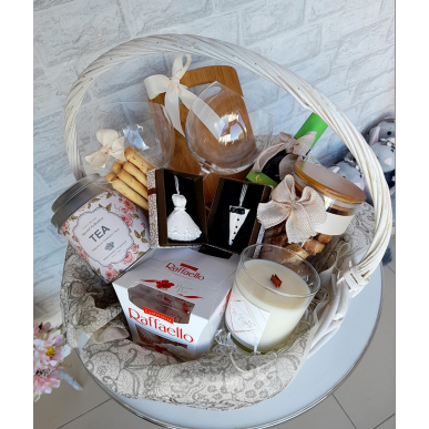 Кошница за младоженци