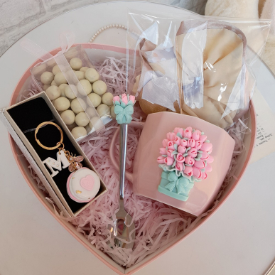 Подаръчна кутия Розови лалета