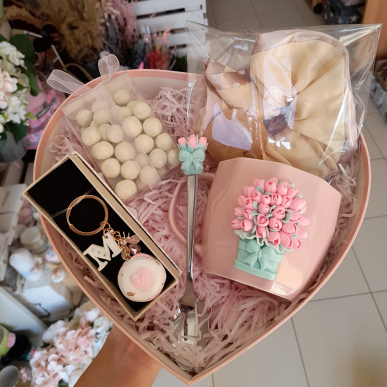 Подаръчна кутия Розови лалета