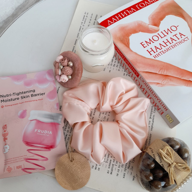 Подаръчна кутия с книга