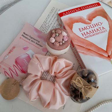 Подаръчна кутия с книга Подаръчна кутия с книга