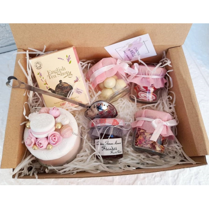 Подаръчен сет със свещ и чай