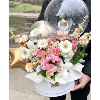Кутия с цветя, балони и просеко XL