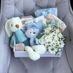 Кутия за бебе с цветя, рамка и зайче 