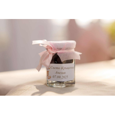 Подаръци за гости - бурканче с бонбони в розово