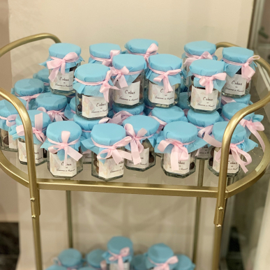 Подаръци за гости - бурканче с бонбони 