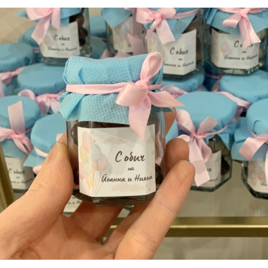 Подаръци за гости - бурканче с бонбони 