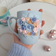 Чаша с нежно сини рози