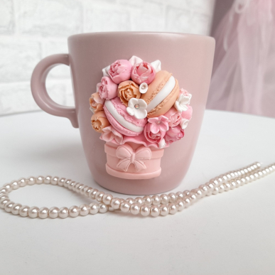 Чаша с божури в нежни цветове Чаша с божури в нежни цветове