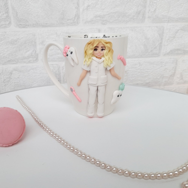 Чаша с фигура на зъболекар