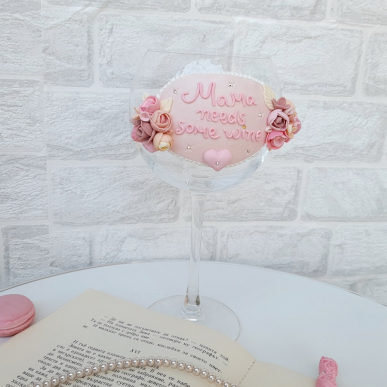 Чаша за вино със сърце и цветя Чаша за вино със сърце и цветя