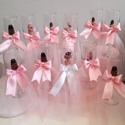 Чаши за моминско парти с момичета