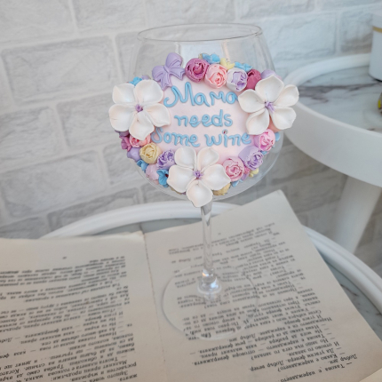 Чаша за вино с божури Чаша за вино с божури